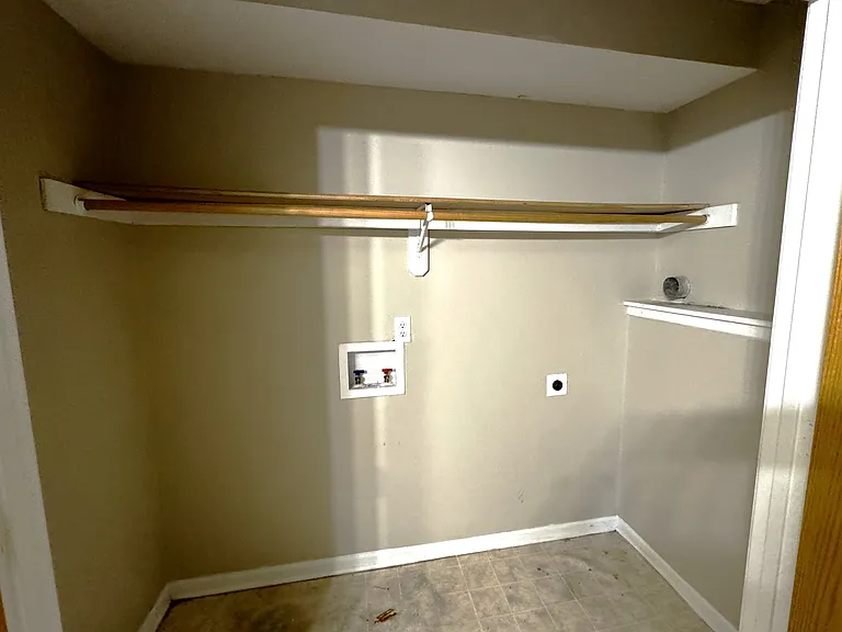 HUGE LAUNDRY AREA OFF DOWN BATHROOM. TONS OF STORAGE ROOM