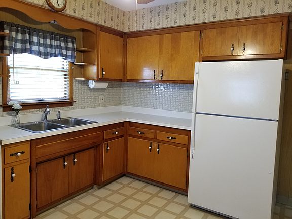 4th image of 638 Buffalo Ave