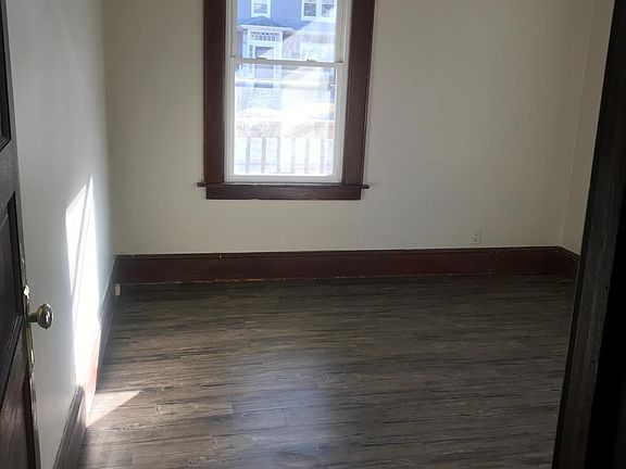 2nd image of 92 Newington Ave Floor 1