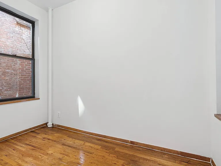 208 E 83rd St #5E — Photo 4