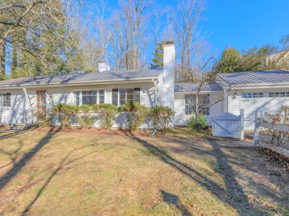 831 Texas Ave, Signal Mountain, TN 37377