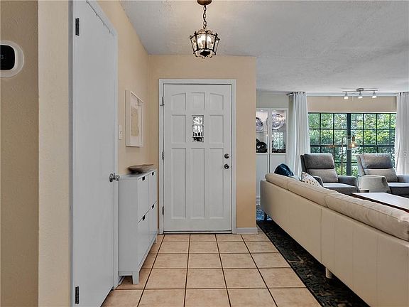 5th image of 604 Coachlight Way