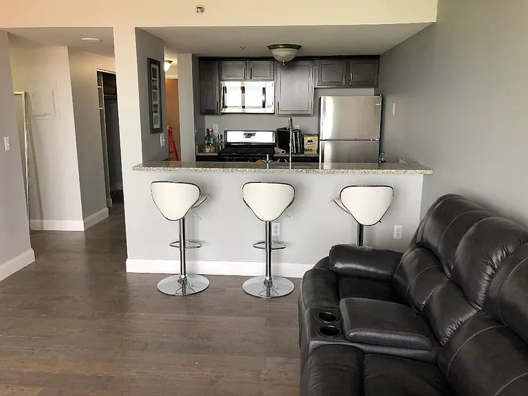 250 E Harbortown Dr — Photo 15