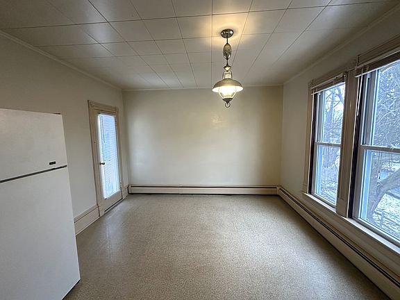 2nd image of 116 E Pearl St #2