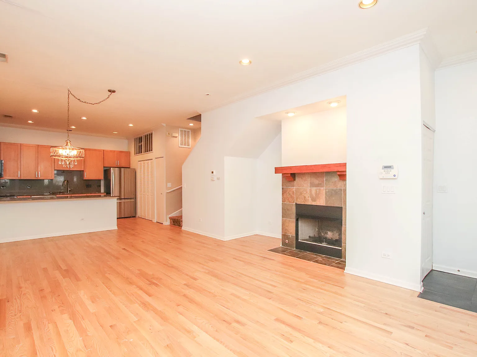 2 bed, 1400 sqft, $4,100 — Photo 4