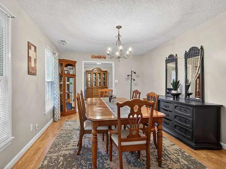 640 Summerest Ct — Photo 15