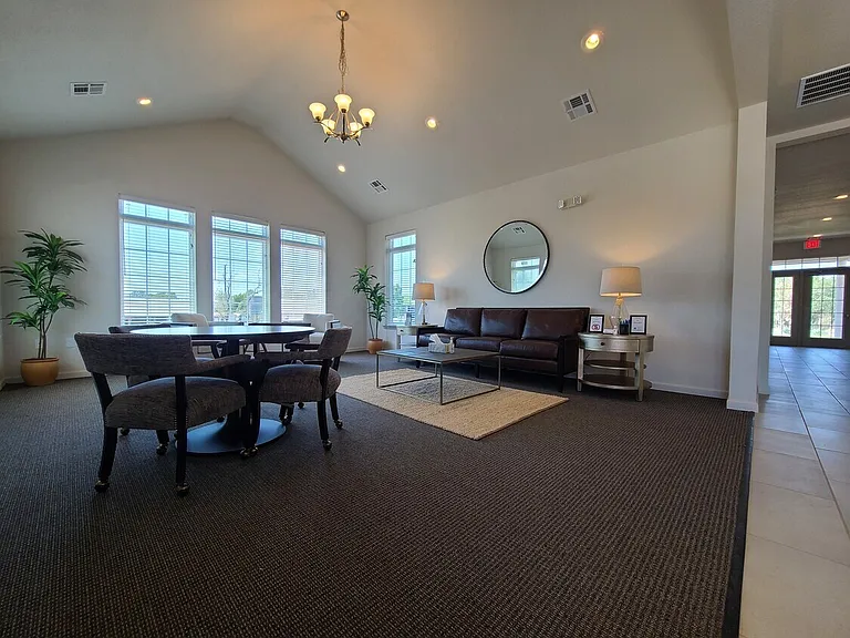 Western Springs Apartments — Photo 16