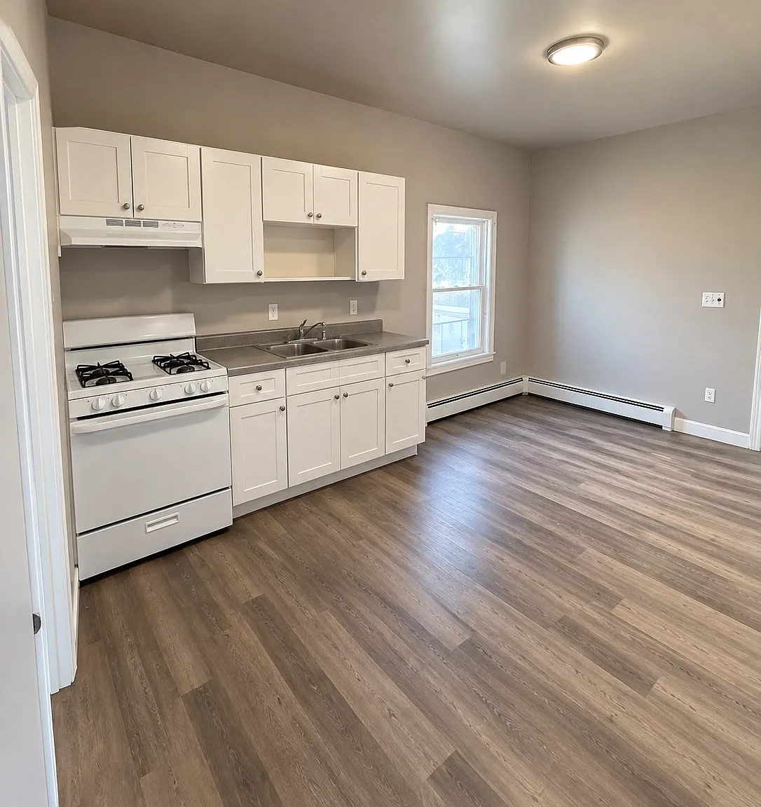 3 bed, 1.5 bath, $2,045 — Photo 2