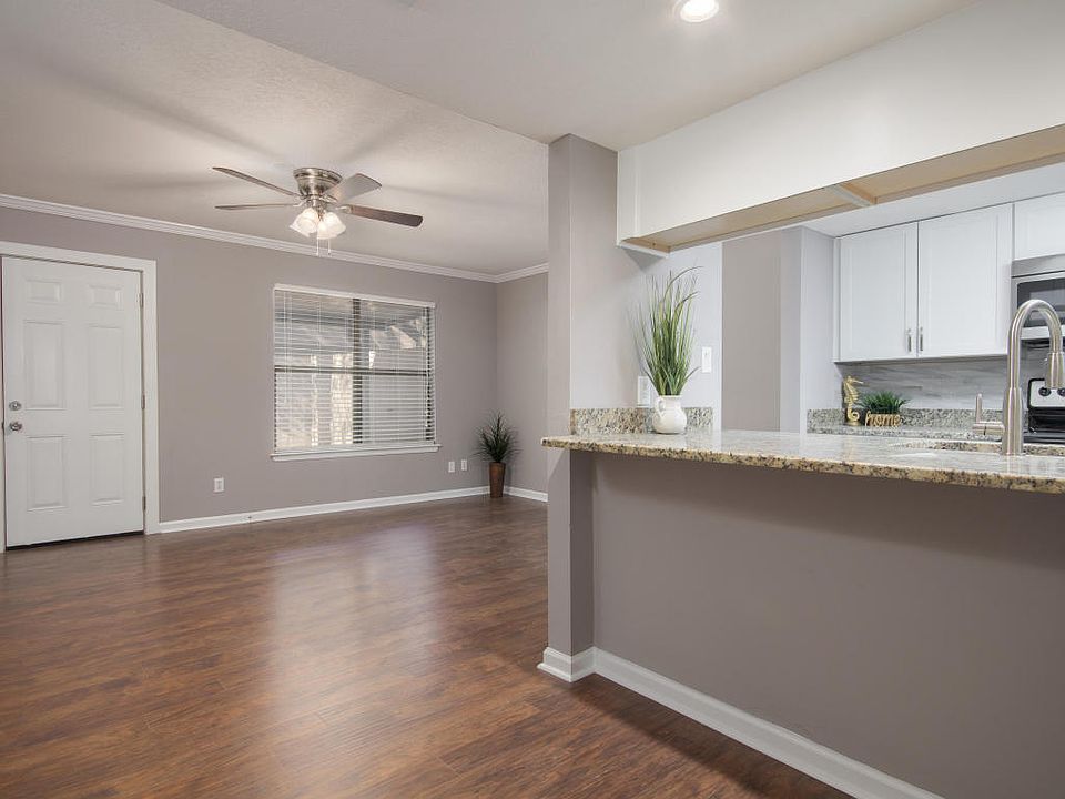 1st image of 962 McFarlan Ave
