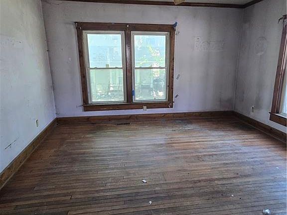 3rd image of 5018 Euclid Ave