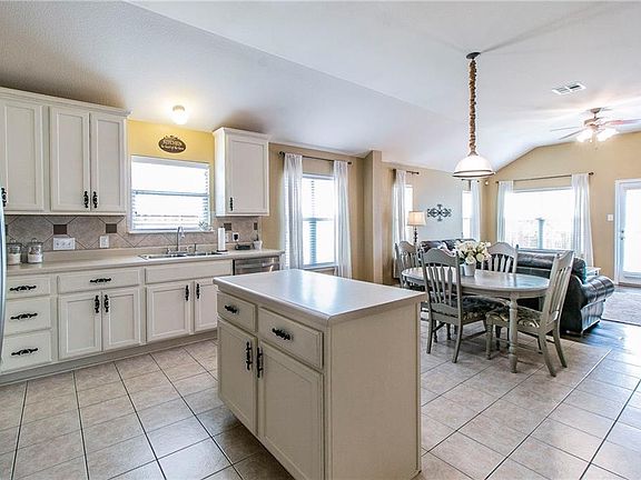 4th image of 102 S Treasure Oaks Dr