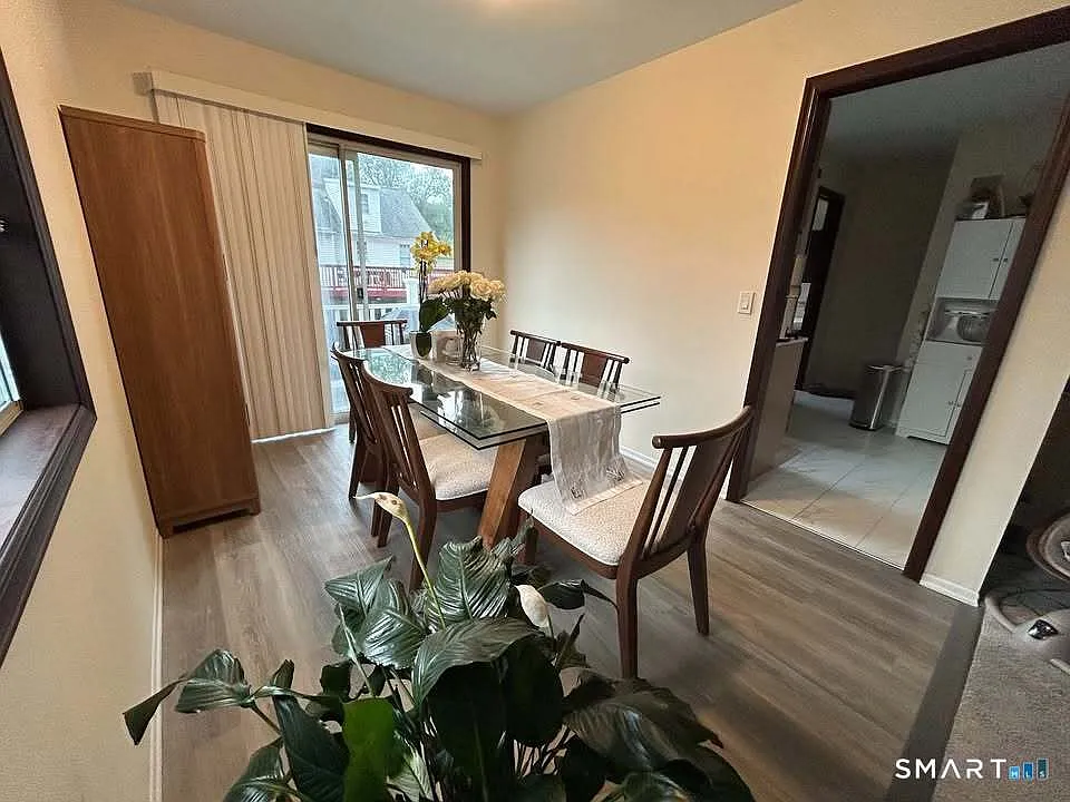 2 bed, 1.5 bath, 1050 sqft, $2,700 — Photo 4