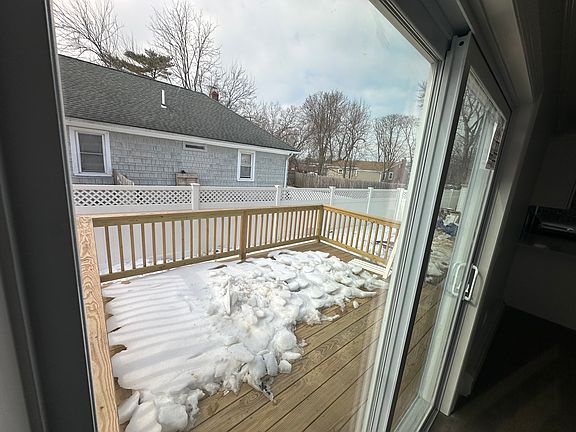 5th image of 385 Clayton St Floor 1