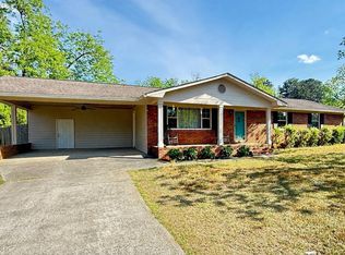110 Preston Dr, Fitzgerald, GA 31750