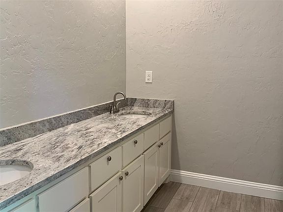 4th image of 1005 Jones St