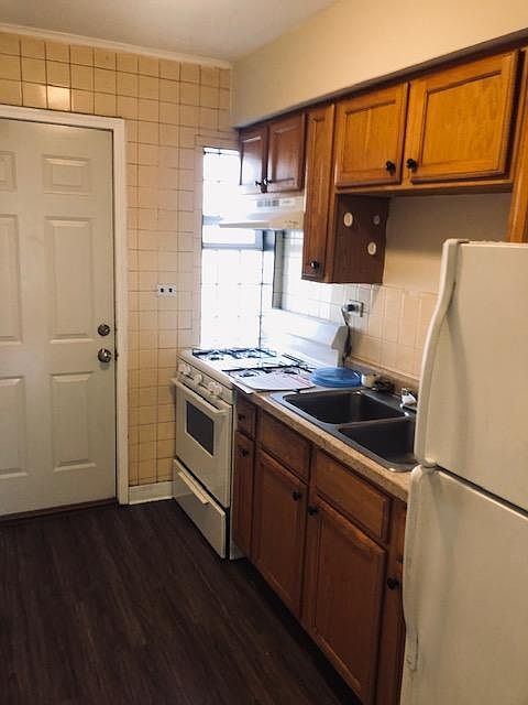 2nd image of 12827 Irving Ave APT 1