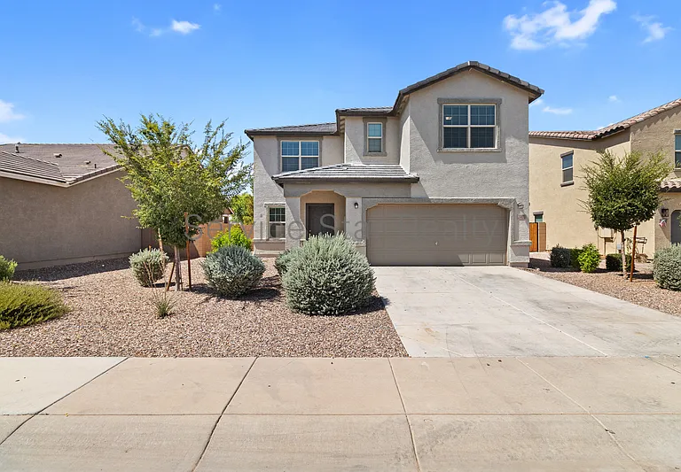 2402 E Alonso Dr — Photo 1