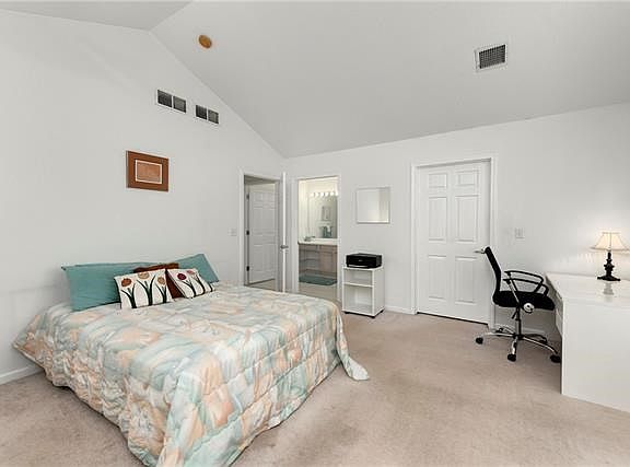 4th image of 941 NE Devon Dr #3-A