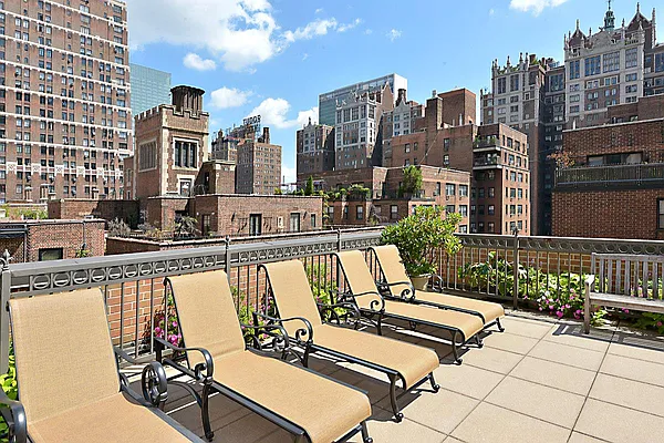 Sold by Three Crown Realty | media 17