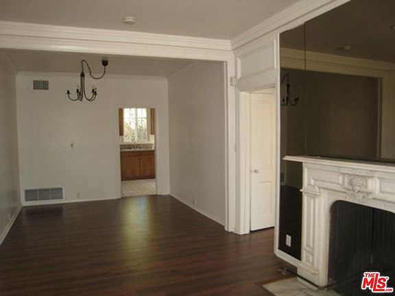 5th image of 6207 San Vicente Blvd