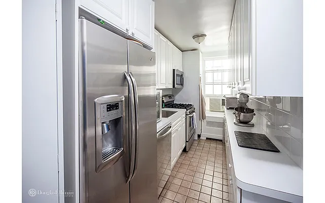 Rented by Douglas Elliman | media 25