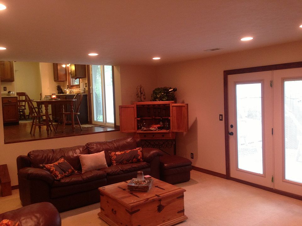 1st image of 70 Pasadena Ct