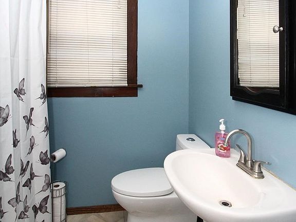 4th image of 1410 Plum St