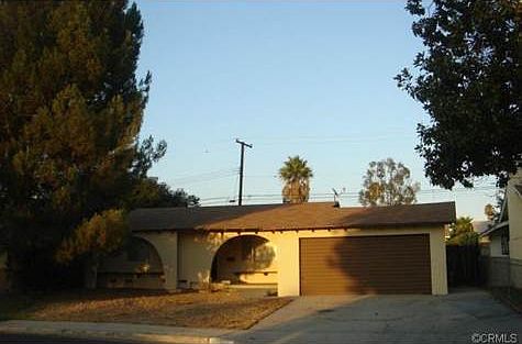 1st image of 940 Evelyn Way