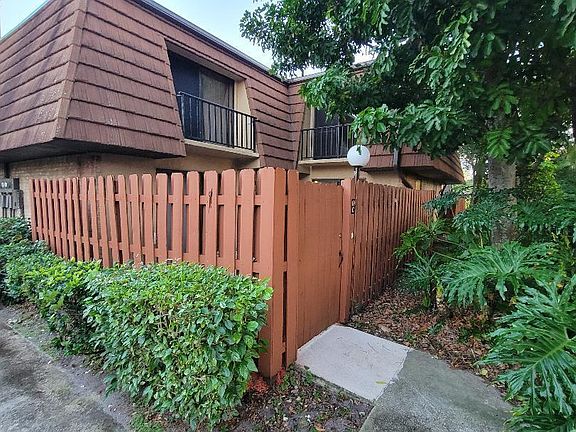 4th image of 1302 Nebraska Avenue #10c
