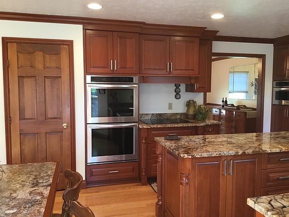 3rd image of 6393 Lamberton Ct