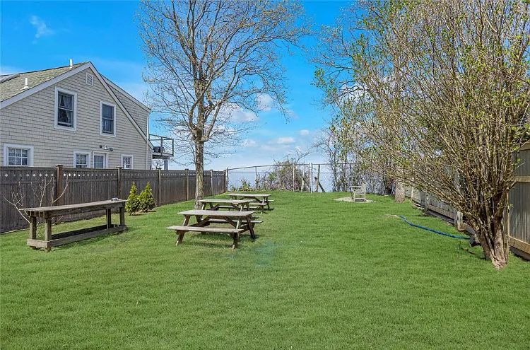 110 Beach Rd — Photo 4