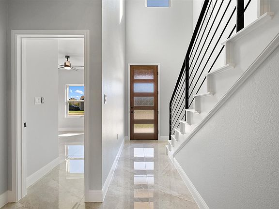 5th image of 500 Treaty Oak Dr