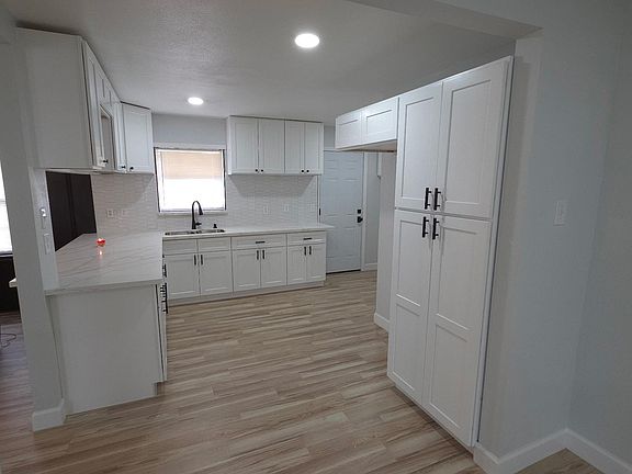 4th image of 5126 Kingsbury St
