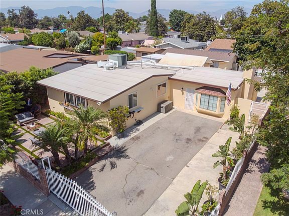 3rd image of 8636 Colbath Ave