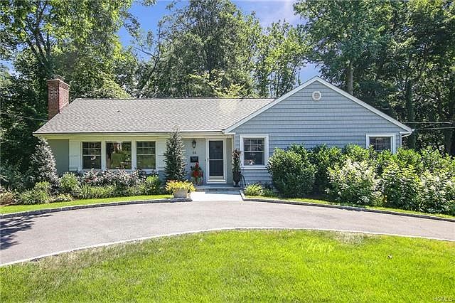 Welcome to 44 Livingston Road, a move-in ready ranch, located in desirable Wilmot Woods, a friendly         family-oriented neig