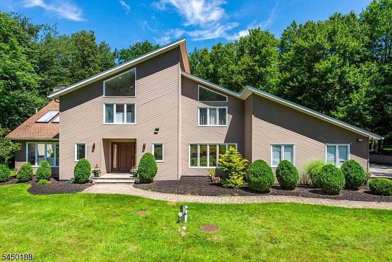 1st image of 11 Vista Dr