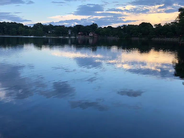Early morning run on Jamaica Pond