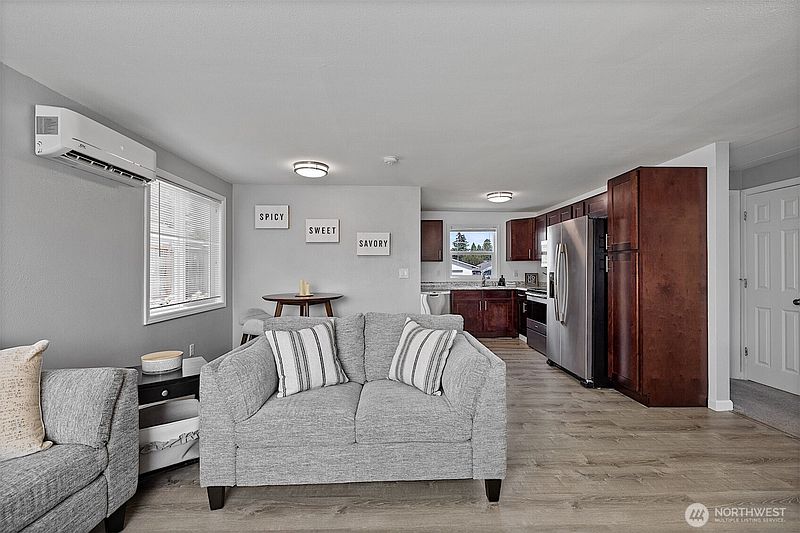 3rd image of 4905 N 30th Street