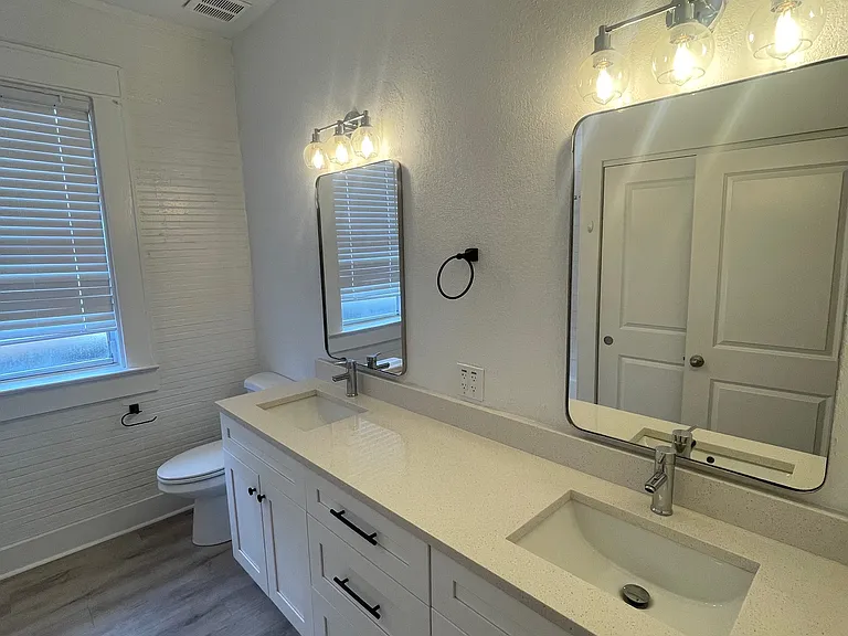 2511 W Beach St — Photo 14