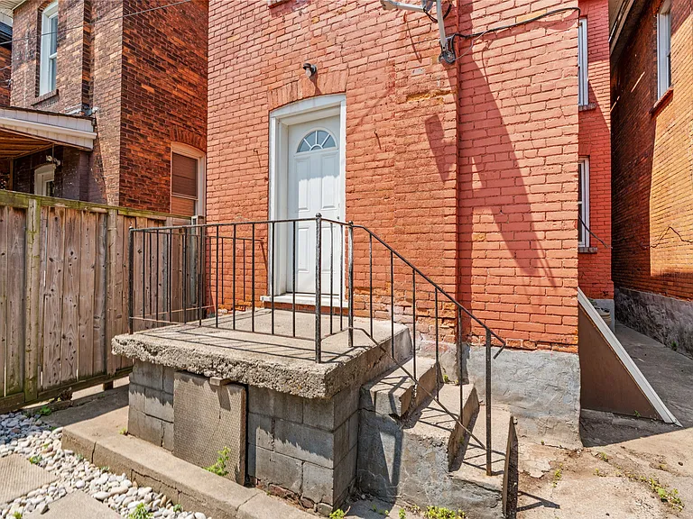 40 Ashley St — Photo 20