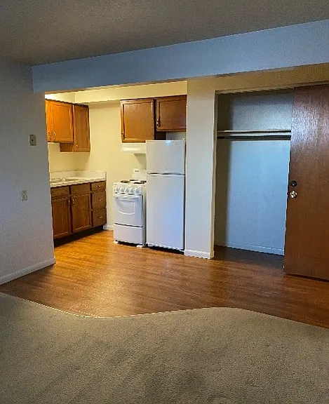 Eastown Villa Apartments — Photo 1