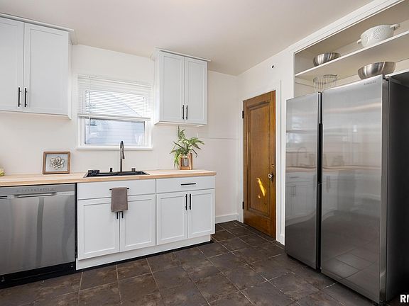 3rd image of 803 W Meadows Pl