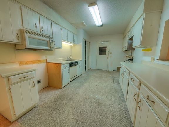 5th image of 601 Continental Dr APT 2