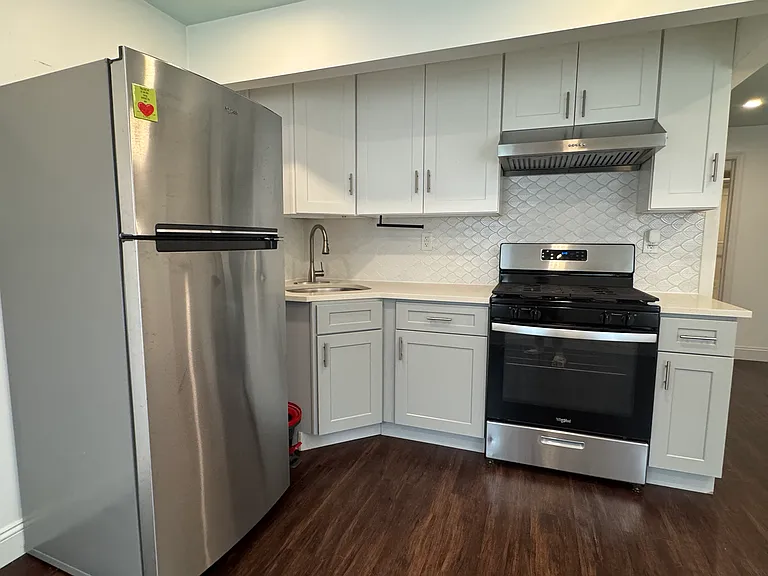 75 Dahlgren Pl — Photo 1