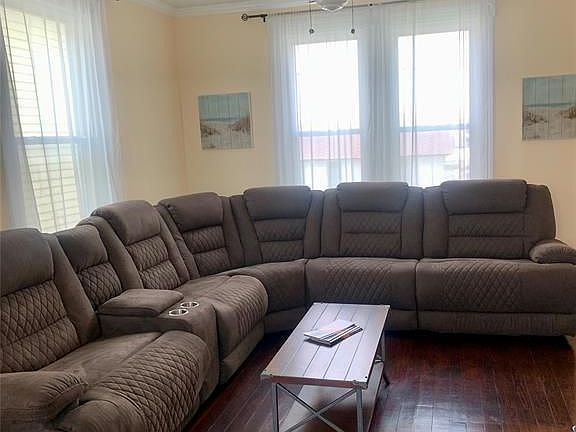 3rd image of 3825 Avenue L