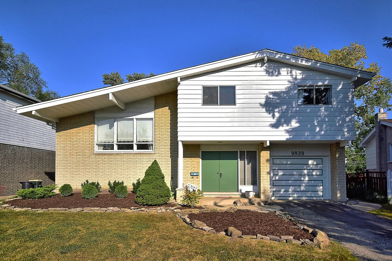 9839 N Lauren Ln photo 1