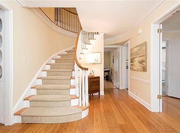 3rd image of 35 Forbes Blvd