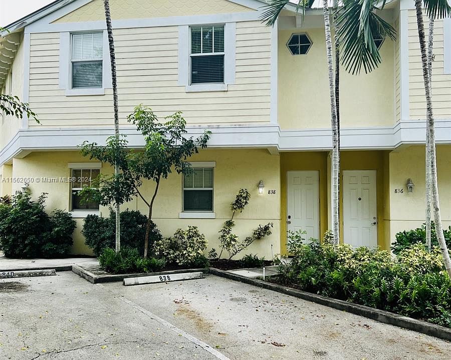 1st image of 838 NE 14th Pl