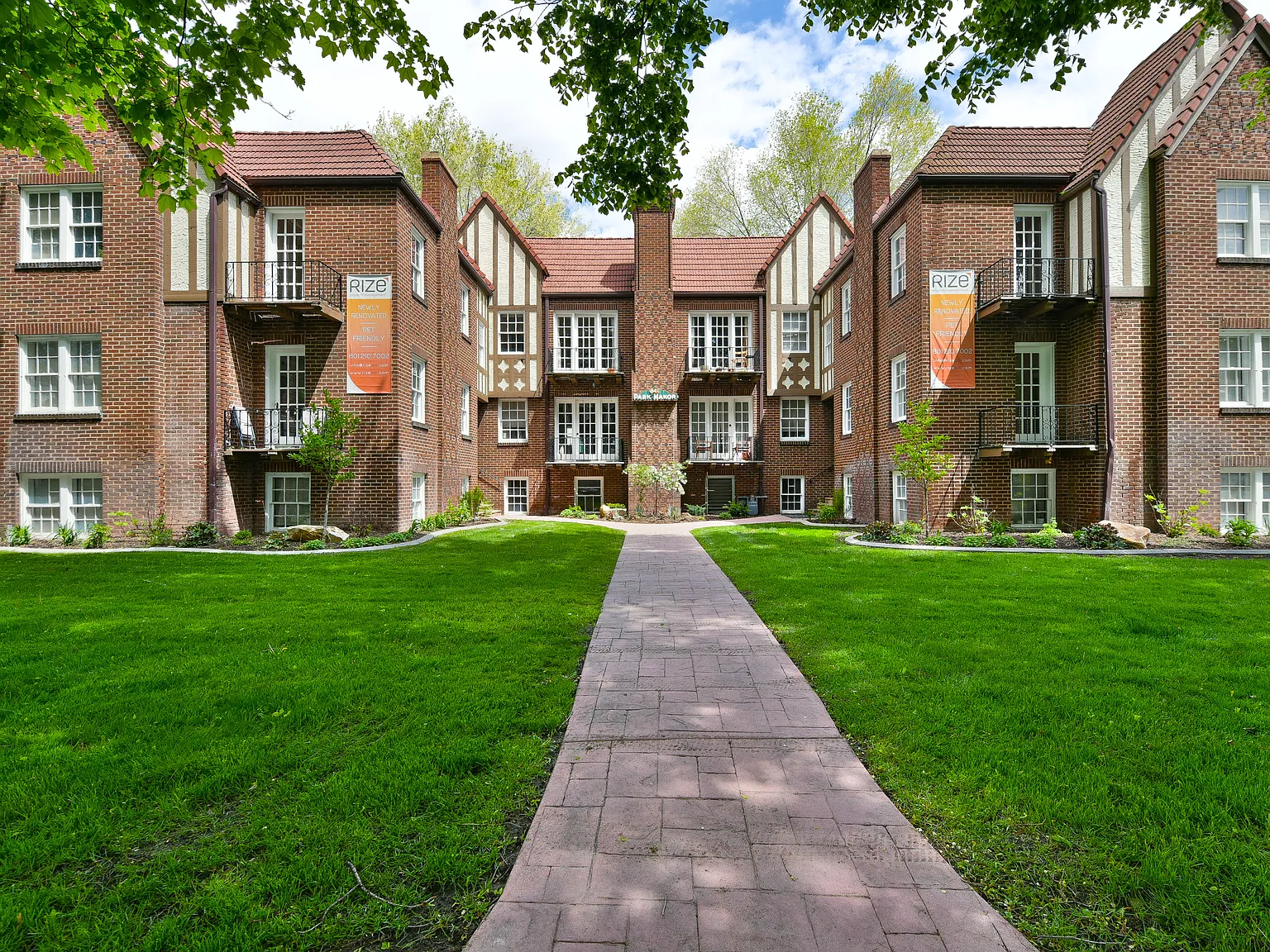 Park Manor Apartments — Photo 3