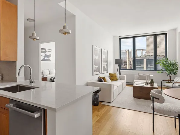 425 Main St #Ph2e, New York, NY 10044